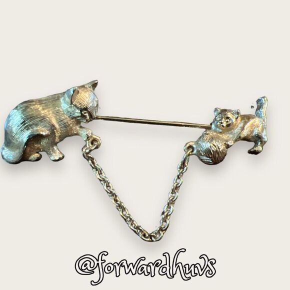Vintage Avon Gold Tone Kitten and Yarn Stick Pin / Hat Pin - Picture 5 of 10